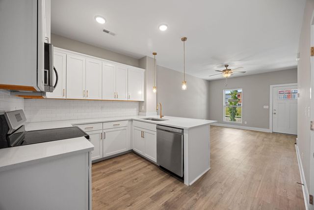 2437 E 17th Street, Chattanooga, TN 37404