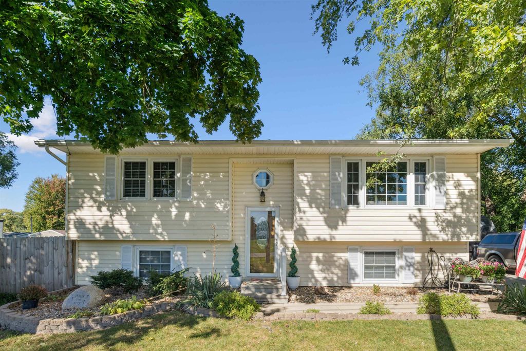 1337 Shultz Street, Waterloo, IA 50703