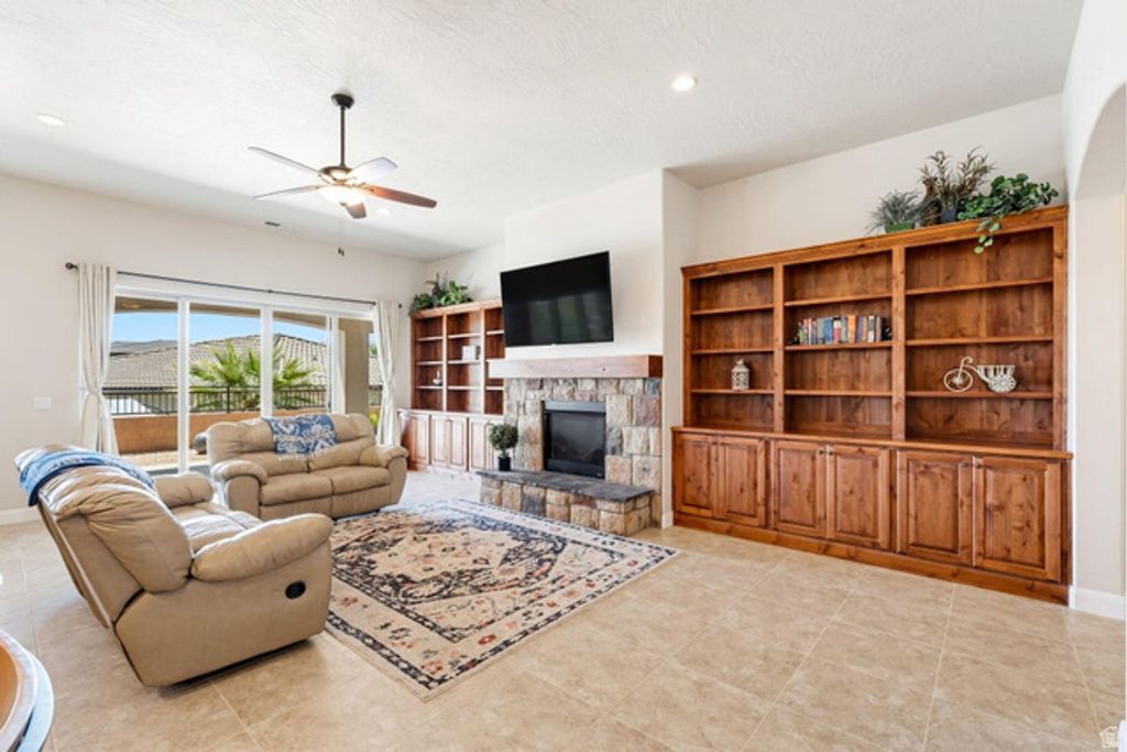 Image 11 of property listing at 2030 N RESERVE PKWY, Washington, UT 84780