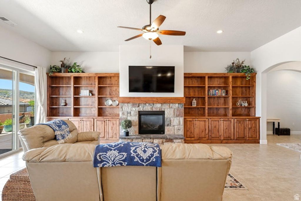Image 12 of property listing at 2030 N RESERVE PKWY, Washington, UT 84780