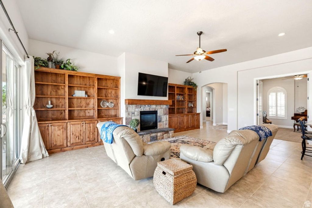 Image 13 of property listing at 2030 N RESERVE PKWY, Washington, UT 84780