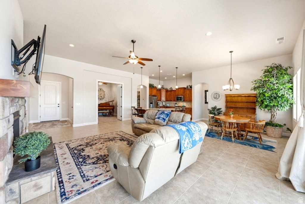 Image 14 of property listing at 2030 N RESERVE PKWY, Washington, UT 84780