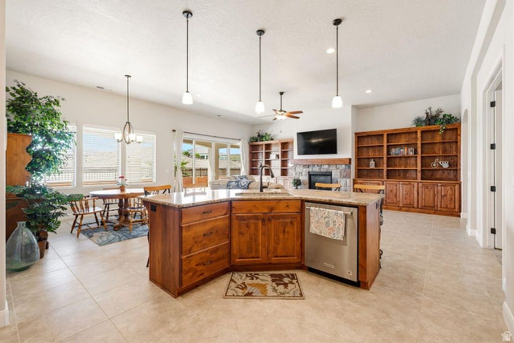Image 19 of property listing at 2030 N RESERVE PKWY, Washington, UT 84780