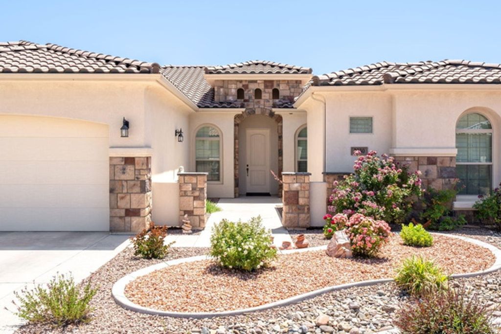 Image 5 of property listing at 2030 N RESERVE PKWY, Washington, UT 84780