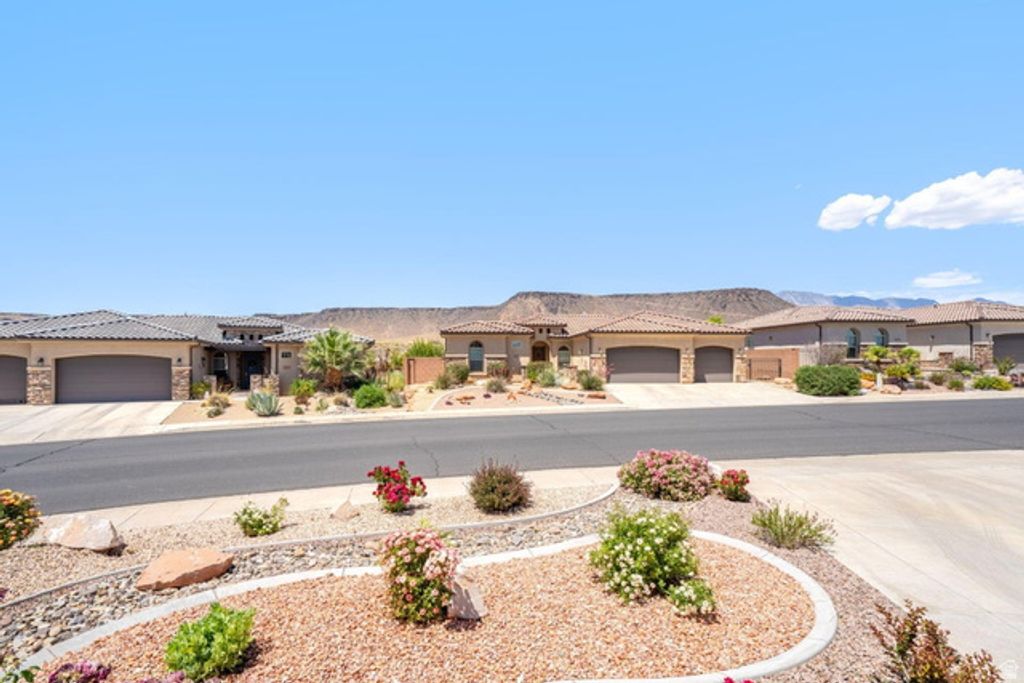 Image 6 of property listing at 2030 N RESERVE PKWY, Washington, UT 84780