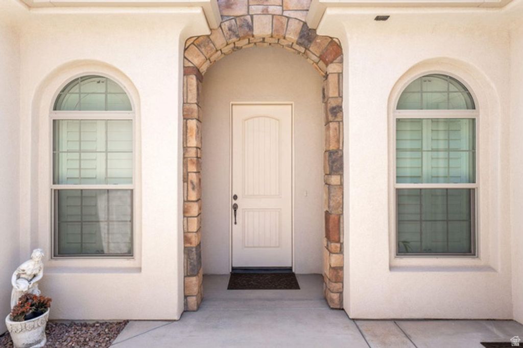 Image 8 of property listing at 2030 N RESERVE PKWY, Washington, UT 84780