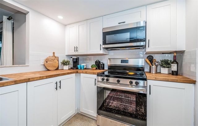 12904 COLLEGE HILL DRIVE, Hudson, FL 34667