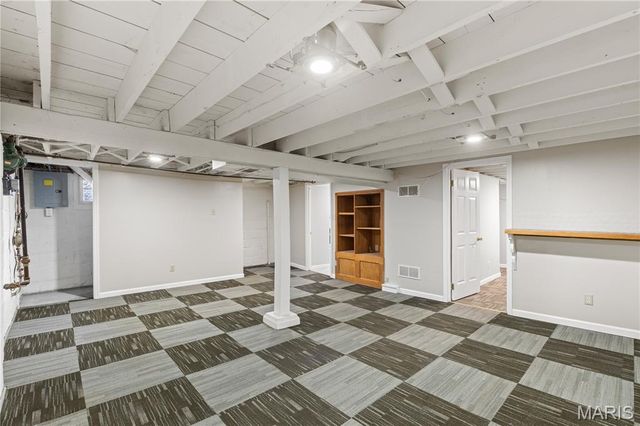 10406 Driver Avenue, St Louis, MO 63114