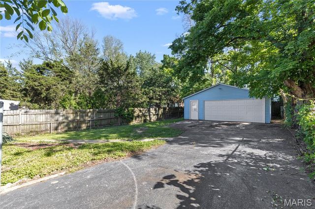 10406 Driver Avenue, St Louis, MO 63114