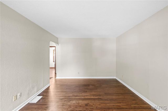 10406 Driver Avenue, St Louis, MO 63114