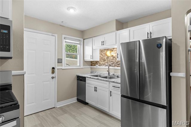10406 Driver Avenue, St Louis, MO 63114