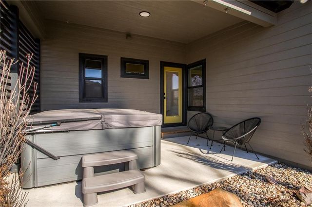 403 NE 100th Street, Kansas City, MO 64155