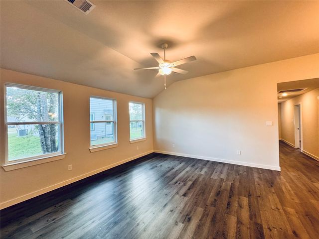 935 County Road 5203, Cleveland, TX 77327