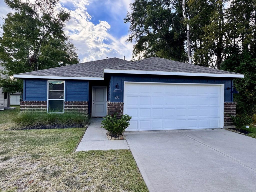 935 County Road 5203, Cleveland, TX 77327