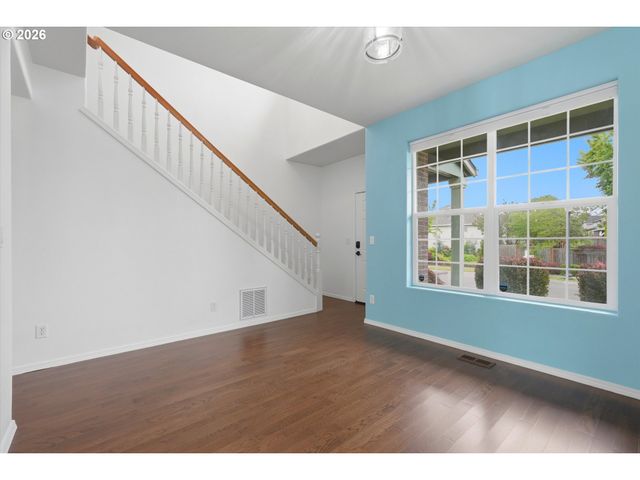 2536 EDGEWATER Dr, Woodburn, OR 97071