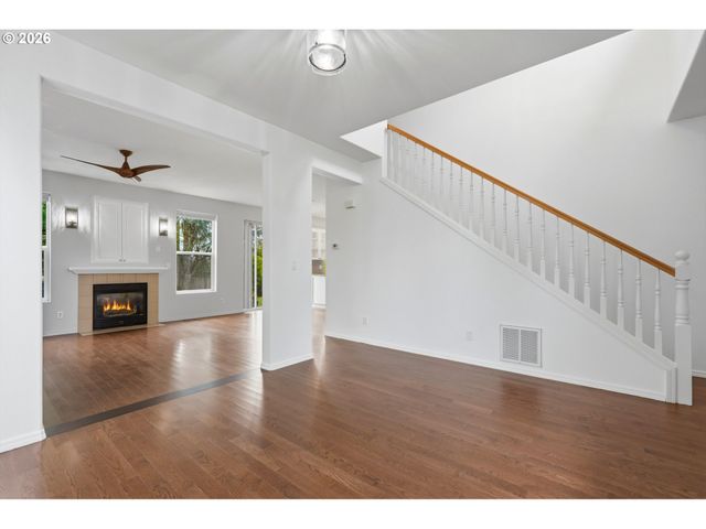 2536 EDGEWATER Dr, Woodburn, OR 97071