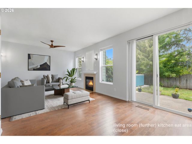 2536 EDGEWATER Dr, Woodburn, OR 97071