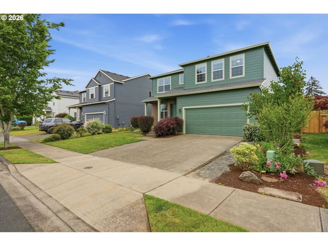 2536 EDGEWATER Dr, Woodburn, OR 97071