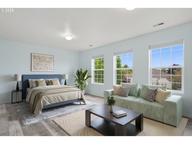 2536 EDGEWATER Dr, Woodburn, OR 97071