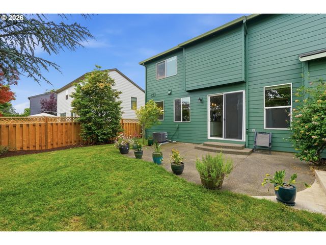 2536 EDGEWATER Dr, Woodburn, OR 97071