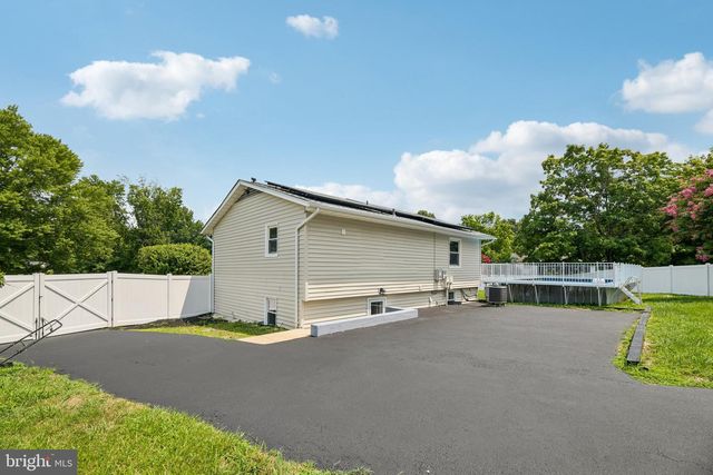 6023 MASSAPONAX DR, Fredericksburg, VA 22407