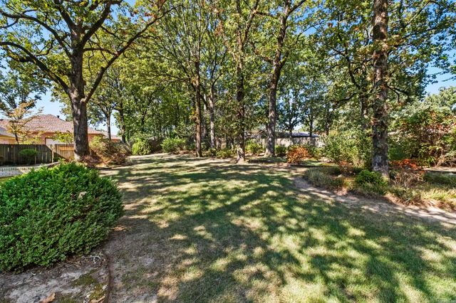2905 Justin Matthews Dr, North Little Rock, AR 72116