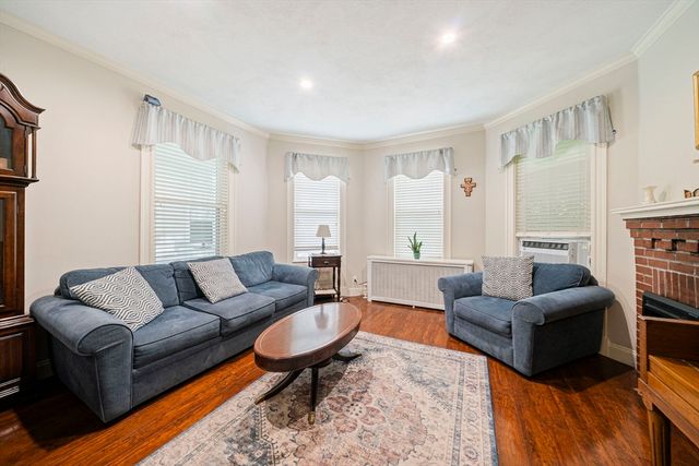 118 E Elm Ave, Quincy, MA 02170