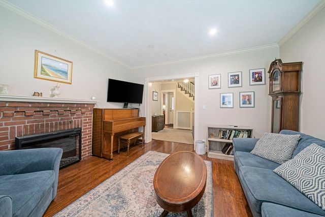 118 E Elm Ave, Quincy, MA 02170