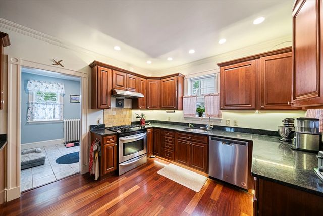 118 E Elm Ave, Quincy, MA 02170