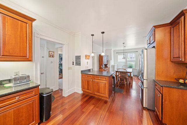 118 E Elm Ave, Quincy, MA 02170