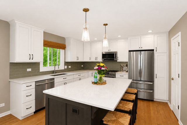 2198 Sutton Drive, South Elgin, IL 60177
