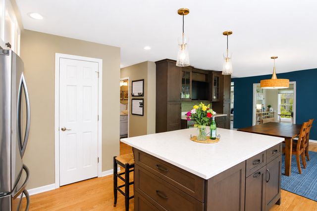 2198 Sutton Drive, South Elgin, IL 60177