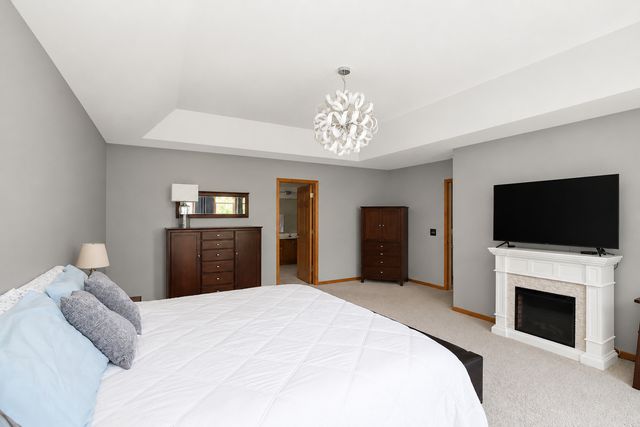 2198 Sutton Drive, South Elgin, IL 60177
