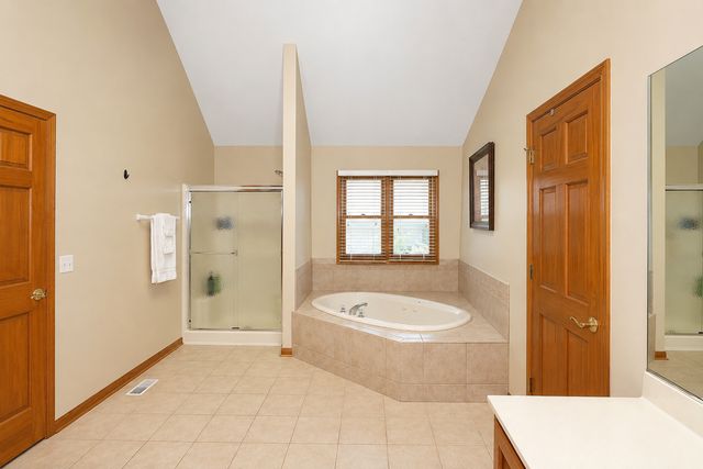 2198 Sutton Drive, South Elgin, IL 60177