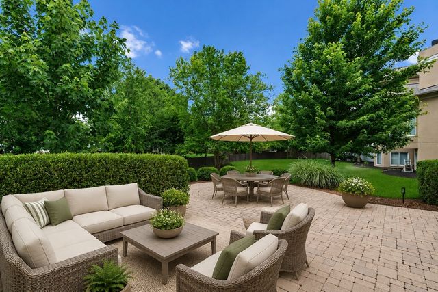 2198 Sutton Drive, South Elgin, IL 60177