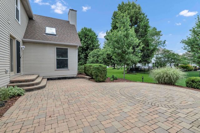 2198 Sutton Drive, South Elgin, IL 60177