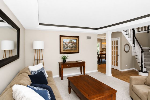 2198 Sutton Drive, South Elgin, IL 60177