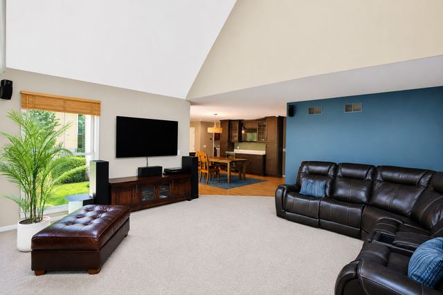 2198 Sutton Drive, South Elgin, IL 60177