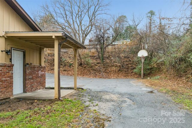 1126 Old US 70 Highway W, Black Mountain, NC 28711