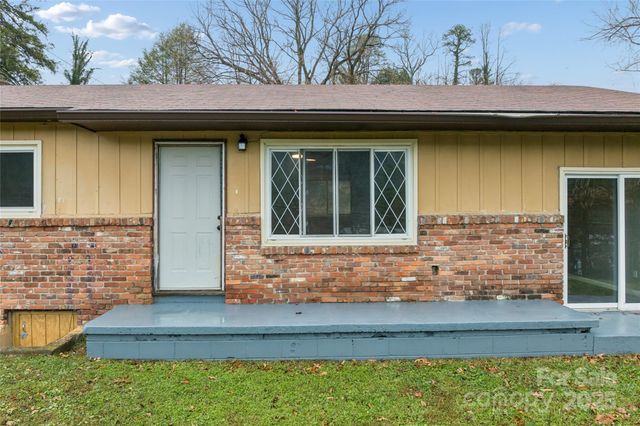 1126 Old US 70 Highway W, Black Mountain, NC 28711