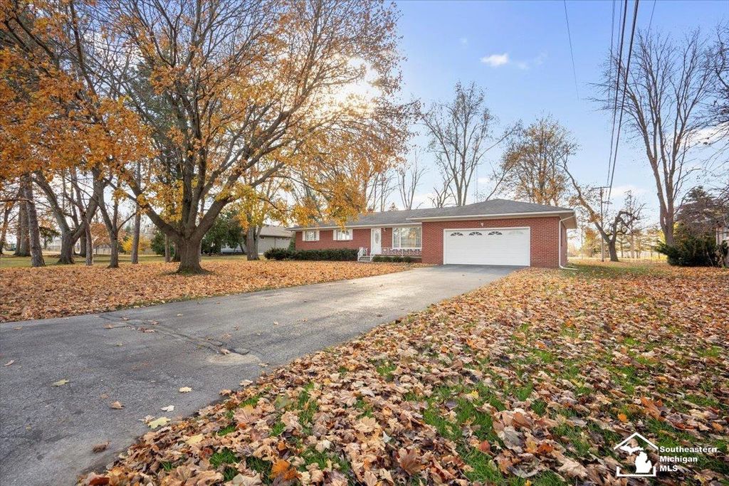 33 Calvin Street, Frenchtown Twp, MI 48162