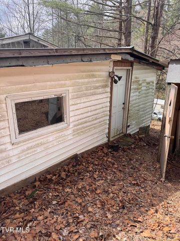 1096 Dry Creek Road, Elizabethton, TN 37643