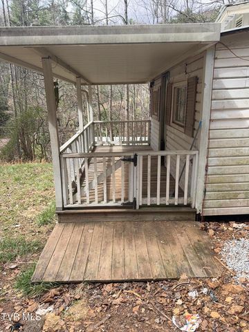 1096 Dry Creek Road, Elizabethton, TN 37643