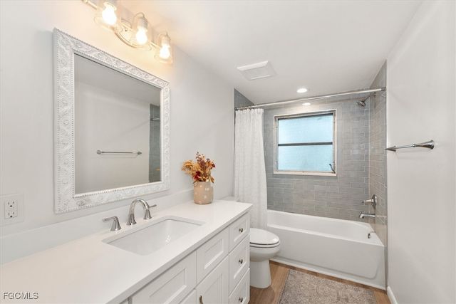 2466 N Westwood DR, North Fort Myers, FL 33917