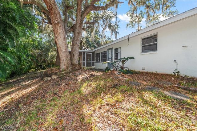 2466 N Westwood DR, North Fort Myers, FL 33917