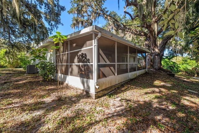 2466 N Westwood DR, North Fort Myers, FL 33917
