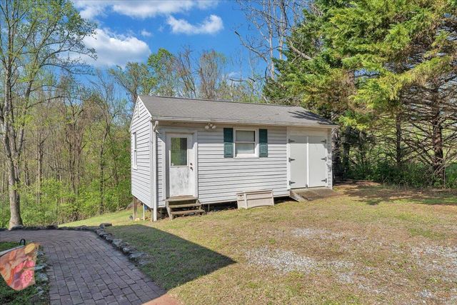 105 CHEROKEE LN, Thaxton, VA 24174