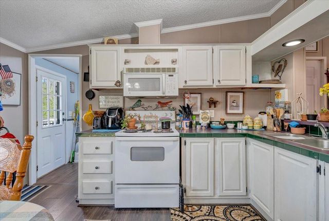 105 CHEROKEE LN, Thaxton, VA 24174