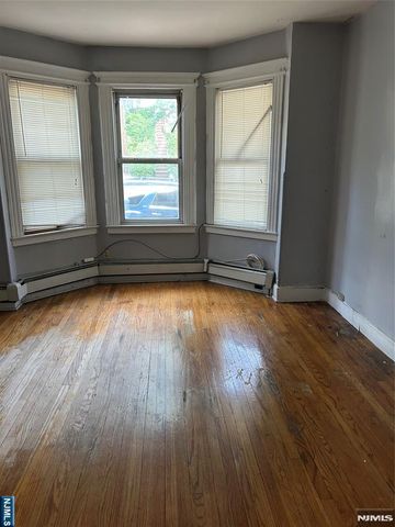 869 Clifton Avenue, Newark, NJ 07104