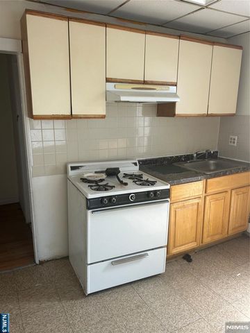 869 Clifton Avenue, Newark, NJ 07104